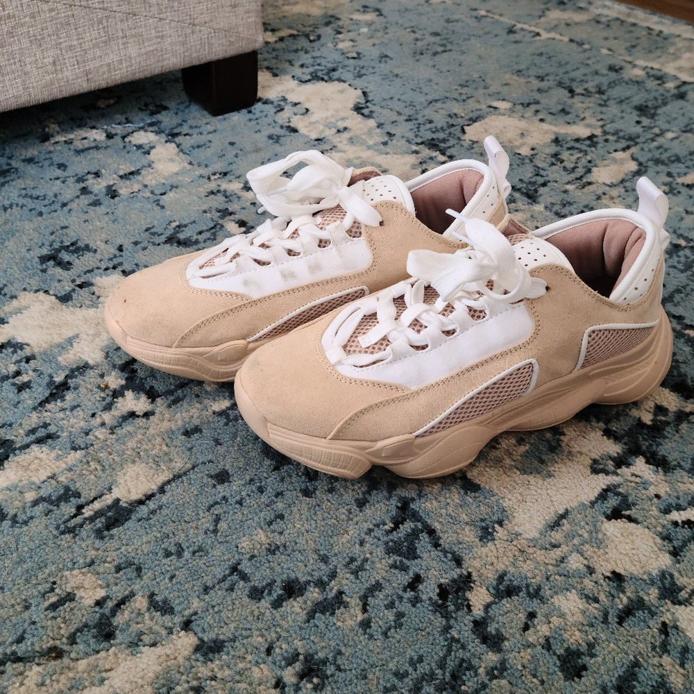 Chunky sneakers
